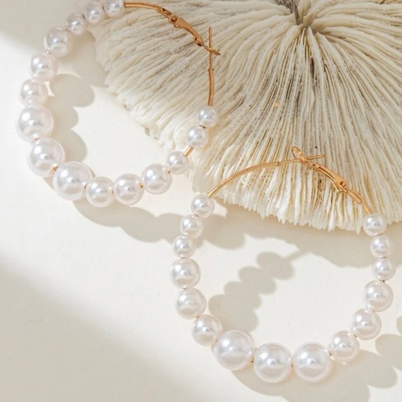 Pretty Pearl Hoop Earring - Picture 4 of 4